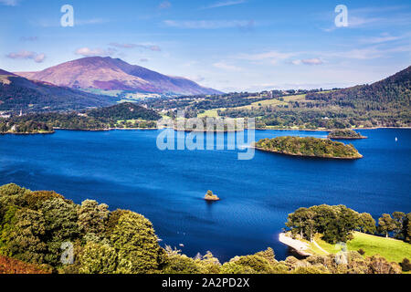 Vista sulla Derwent Water da estremità Hawes, Lake District, Cumbria, England, Regno Unito Foto Stock