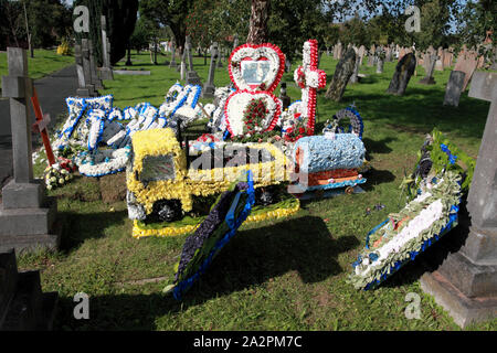 Una molto grave decorati con motivi floreali autocarro Ford in primo piano Foto Stock