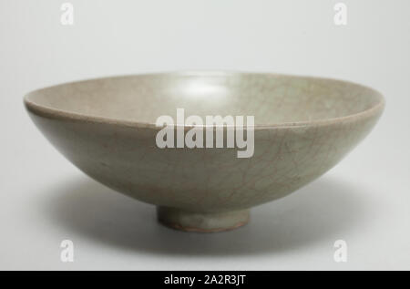 Sconosciuto (cinese), tazza, 960/1279, Grigio gres, Altezza: 2 3/8 in. (6 cm Foto Stock