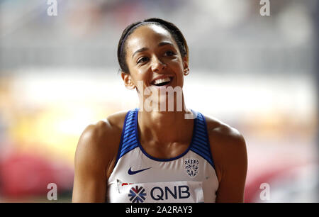 Gran Bretagna Katarina Johnson-Thompson compete nel Giavellotto durante la donna Eptathlon giorno sette della IAAF Campionati del Mondo Al Khalifa International Stadium, Doha, Qatar. Foto Stock