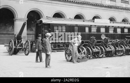 Vagone ferroviario in cui è stato firmato l'armistizio, nov. 11, 1918; trasporto ferroviario del maresciallo francese Ferdinand Foch, in cui l'armistizio che termina la Prima Guerra Mondiale è stato firmato. Raffigura probabilmente la sua posizione betweem 1921 e 1927 quando era sul display nella cour des Invalides a Parigi. (Fonte: Wikipedia, l'Armistizio con la Germania; Foto Stock