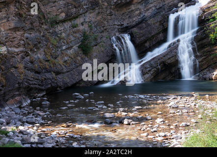 Una lunga esposizione immagine della Cameron Cade vicino a Waterton, Parco Nazionale dei laghi di Waterton, Alberta, Canada Foto Stock