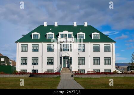 Isafjordur, Islanda - 26 Settembre 2019: la casa della cultura e biblioteca. Foto Stock