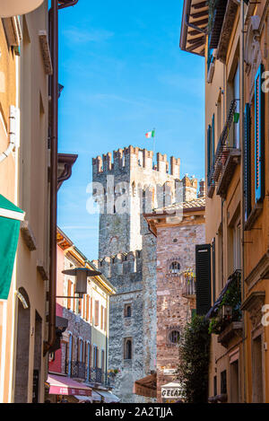 Il castello scaligero a Sirmione sul Lago di Garda, Italia Foto Stock