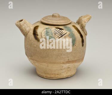 Ewer coperto con bird appliques, dinastia Tang, dinastia Tang, 800s, gres (changsha Ware), H: 3-1/2 in., Arte Asiatica Foto Stock