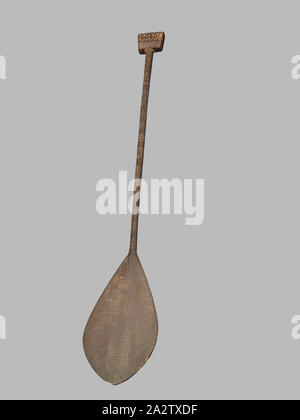 Cerimoniale di paddle (con immagini umane), polinesiano, 1880-1920, legno, 41-1/4 x 10 x 2-1/8 in., South Pacific arte Foto Stock