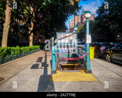 L'entrata al centro di West 23rd Street station sulla IND è chiuso la Domenica, Settembre 29, 2019 dovuta per tenere traccia del lavoro. (© Richard B. Levine) Foto Stock