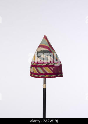 Hat, Uzbek popoli, inizio novecento, cotone, 9-3/4 x 11 in., tessile e della moda arte Foto Stock