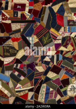 Crazy quilt, sconosciuto, circa 1885, seta, velluto, filati di lana, perforato, ricamati, e dipinto, 81-3/4 x 63 in., ricamati, lato anteriore, leggermente al di sopra del centro: H. M, American, tessile e della moda arte Foto Stock