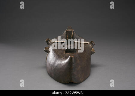 Maschera facciale per Ngongo iniziazione, Dinga persone, Lwalu persone, 1900-1940, legno, pigmento, 14 x 8 x 6-1/4 in., Arte Africana Foto Stock