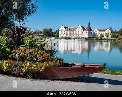 Schloss Neuhaus am Inn con barca Foto Stock