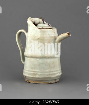 Ewer con coperchio bianco smalto, 4-1/4 h, Arte Asiatica Foto Stock