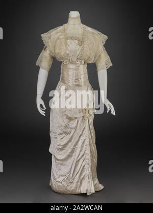 Abito da sposa abito (, cummerbund), sconosciuto, 1913, raso di seta, seta chiffon, pizzi, un abito): al centro della schiena 71 in., centro anteriore 55 in., busto 31 in., alla cintura 22 in., fianchi 31 in., Lunghezza manica 12 in., spallamenti 16. B) cummberbund: 26-1/2 x 21 in., un abito): stampigliato: NAIAD, vestito completo, igienico - garantito per la pulizia utilizzare calda schiuma di sapone e ammoniaca, premere con moderatamente riscaldata ferro, 10 3 C, seta, American, tessile e della moda arte Foto Stock