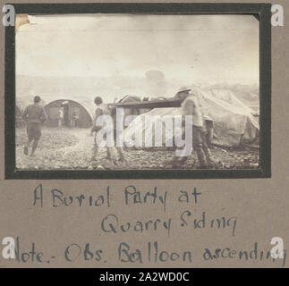 Fotografia - "Quarry schierata', Francia, sergente John Lord, guerra mondiale I, 1916, stampa fotografica in bianco e nero che raffigura la cava schierata situato nella valle tra le città di Bazentin-le-Grand e Montauban, Francia. Montauban è stata attaccata e catturata dalle forze britanniche nel primo giorno della battaglia della Somme, 1 luglio 1916 e rimase in mano Alleata fino al marzo 1918. Come battaglie continua intorno alla città di Montauban, Cava schierata Foto Stock