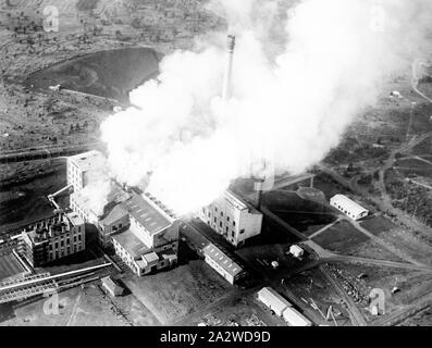 Vetro negativo - Membro Commissione dell'energia elettrica, Yallourn, Victoria, 1930-1940, parte di una grande collezione fotografica di una lastra di vetro e la pellicola di negativi e stampe fotografiche e album fotografici, relative allo sviluppo della alimentazione elettrica industria in Victoria, azionato dal membro della Commissione di elettricità di Victoria (SECV) dal 1919 al 1993 e vari predecessore privati e comunali di alimentazione imprese risalente alla fine del 1880 Foto Stock