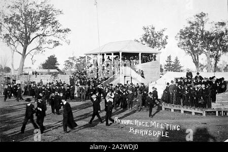 Negativo - Bairnsdale, Victoria, circa 1910, folle e di fronte la tribuna alla gara annuale riunione Foto Stock