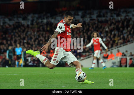 Londra, Regno Unito. 03 ott 2019. Dani Ceballos di Arsenal prende un colpo all'obiettivo. La UEFA Europa League, gruppo F, Arsenal v Standard Liege a Emirates Stadium di Londra il giovedì 3 ottobre 2019. Questa immagine può essere utilizzata solo per scopi editoriali. Solo uso editoriale, è richiesta una licenza per uso commerciale. Nessun uso in scommesse, giochi o un singolo giocatore/club/league pubblicazioni . pic da Steffan Bowen/Andrew Orchard fotografia sportiva/Alamy Live news Credito: Andrew Orchard fotografia sportiva/Alamy Live News Foto Stock