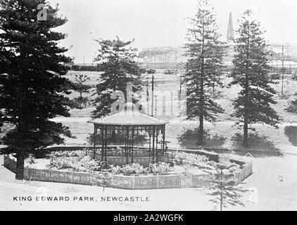 Negativo - Newcastle, Nuovo Galles del Sud, circa 1935, la rotonda e giardini in King Edward Park Foto Stock