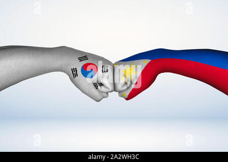 Bump pugno di Filippino e sud coreani bandiere. Due mani con bandiere dipinte delle Filippine e Corea del Sud bandiera fist bumping come un simbolo di unità. Foto Stock