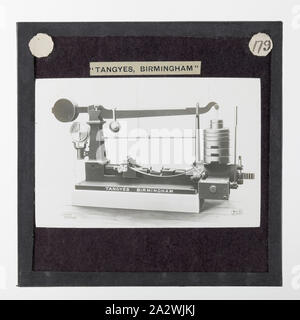 Lantern Slide - Tangyes Ltd, tester di fascio, circa 1910, uno dei 239 glass lantern slide raffiguranti i prodotti fabbricati da Tangyes ingegneri limitato di Birmingham, Inghilterra. Le immagini includono vari prodotti come motori, pompe centrifughe, pompe idrauliche, produttori di gas, materiali testing machines, presse, macchine utensili, martinetti idraulici ecc. Tangyes era una società che operava da 1857 a 1957. Esse hanno prodotto una grande varietà di ingegneria Foto Stock