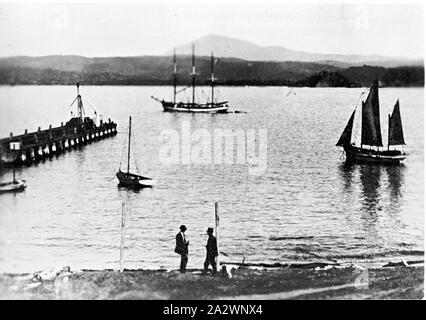 Negativo - Eden, Nuovo Galles del Sud, circa 1930, le navi a vela e un molo nel duplice Bay Foto Stock