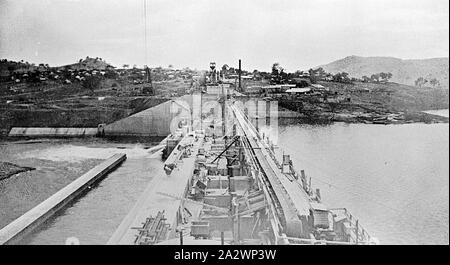 Negativo - Albury, Nuovo Galles del Sud, 1924, la diga di parete e di stramazzo del Hume Weir mentre in costruzione Foto Stock