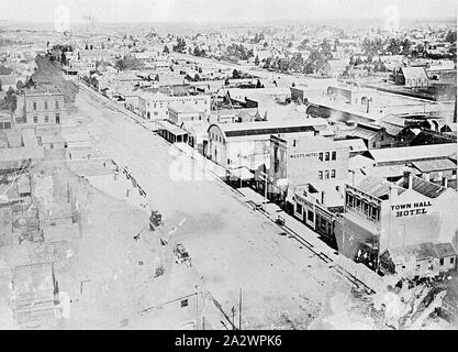 Negativo - Ballarat, Victoria, circa 1890, Armstrong Street, South Ballarat, dalla torre del palazzo comunale che mostra west hotel e il Castello di Edinburgo Hotel Foto Stock