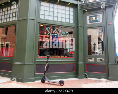 Ingresso al famoso St. Elmo Steak House a Indianapolis, Indiana, Stati Uniti d'America, 26 luglio 2019, © Katharine Andriotis Foto Stock