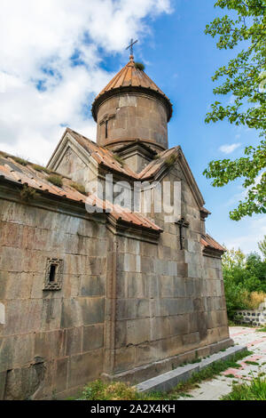 Asia occidentale, Eurasia, Caucaso meridionale, nella Repubblica di Armenia. Tsakhkadzor. Monastero di Kecharis vista esterna della chiesa di Saint Harutyun, XIII C. Foto Stock