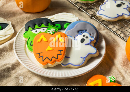 Scary Halloween fatti in casa i cookie pronto a mangiare Foto Stock