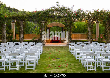 Cerimonia di nozze Gazebo e sedie Foto Stock