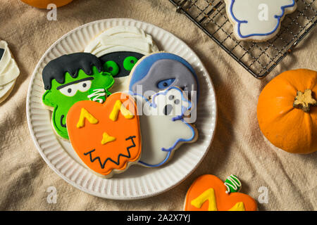 Scary Halloween fatti in casa i cookie pronto a mangiare Foto Stock