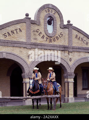 I piloti al re ranch di bestiame di una diffusione maggiore di Rhode Island nel sud del Texas Foto Stock