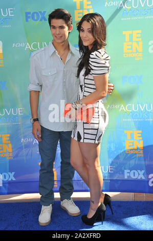 LOS ANGELES, CA. Agosto 07, 2011: BooBoo Stewart & Fivel Stewart al 2011 Teen Choice Awards al Amphitheatre di Gibson, Universal Studios di Hollywood. © 2011 Paul Smith / Featureflash Foto Stock