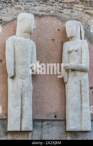 Un giovane statua sulla parete della Chiesa della Rimembranza (Kaiser-Wilhelm-Gedächtniskirche) Foto Stock