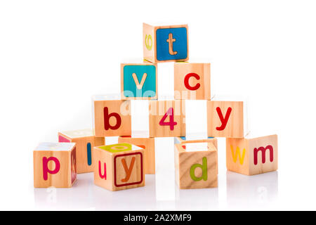 Cubi di giocattolo. Collezione bambino. ABC lettere fatte dai giocattoli per bambini Foto Stock