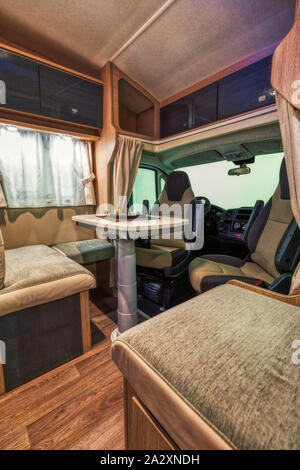 Arredamento moderno di un nuovo motorhome al Suisse Caravan Salon a Berna, Svizzera Foto Stock