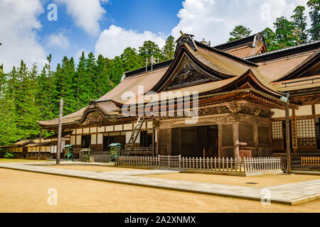 Wakayama, Giappone - 24 Luglio 2019: Majestic antica architettura in legno del tempio Kongobuji, tempio di testa della setta Shingon del buddismo. Foto Stock