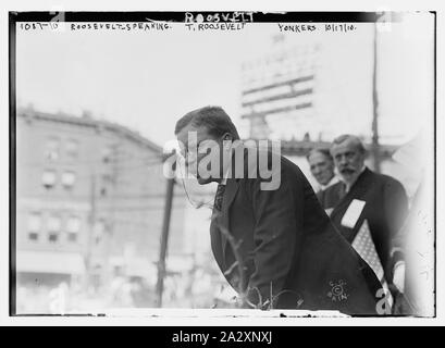 Roosevelt parlando al di fuori, Yonkers, NY Foto Stock