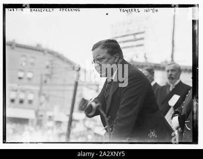 Roosevelt parlando al di fuori, Yonkers, NY Foto Stock