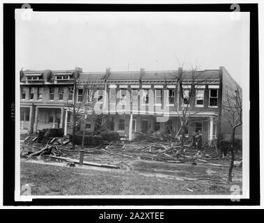 Case a schiera a 1216 - 1226 C SAN SE, gravemente danneggiato da un tornado su nov. 17, 1927 Foto Stock