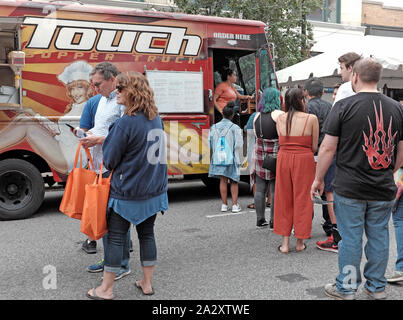 Il Touch Supper Club cibo carrello è aperto per le aziende durante il 2019 città Ohio Street festival in Ohio città quartiere di Cleveland, Ohio, USA. Foto Stock