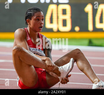 Doha in Qatar. 03 ott 2019. Salwa Eid Naser (BRN) vince 400m medaglia d'oro durante la IAAF Campionati del Mondo Al Khalifa International Stadium. Credito: SOPA Immagini limitata/Alamy Live News Foto Stock