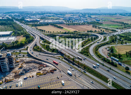 Vista aerea di una autostrada intersezione con un trifoglio interscambio di foglia in Germania Koblenz Foto Stock