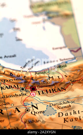 Tehran Iran, su atlas mappa del mondo Foto Stock