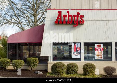 Beaverton, Oregon - Mar 12, 2019: l'esterno di un'Arby's restaurant. Arby's è un americano di quick-servizio fast-food ristorante sandwich catena. Foto Stock