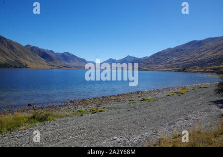 Mavora Lakes. Te Araroa Trail. Mavora passerella. Isola del Sud. Nuova Zelanda Foto Stock