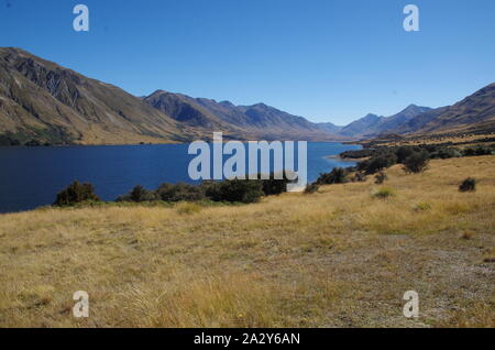 Mavora Lakes. Te Araroa Trail. Mavora passerella. Isola del Sud. Nuova Zelanda Foto Stock