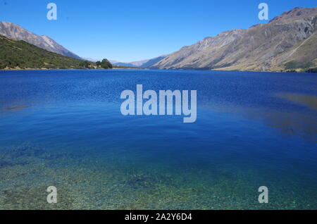 Mavora Lakes. Te Araroa Trail. Mavora passerella. Isola del Sud. Nuova Zelanda Foto Stock