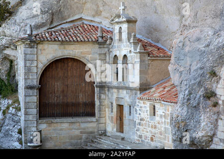 Ermita San Bernabe, Ojo Guarena parco naturale, Merindad de Sotoscueva, Burgos, Castillo y Leon, Spagna Foto Stock